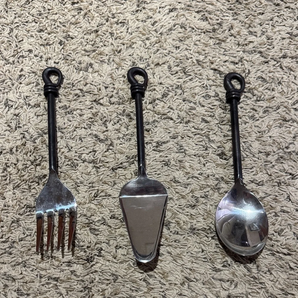 Black and Silver Iron Utensil Set - 11